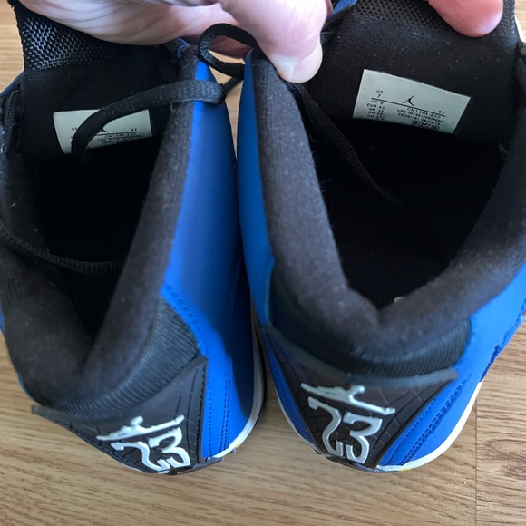 Athletic_Shoes